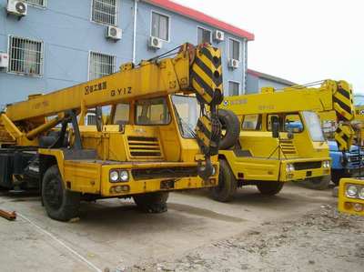 高空作業(yè)車租賃價(jià)格與服務(wù)指南 從8噸到200噸及24小時(shí)響應(yīng)